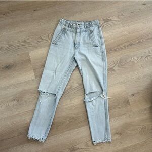 Vintage Light Wash Distressed Women’s Jeans